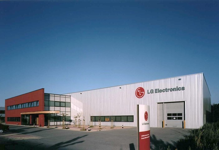 General view on the LG Electronics Office and Warehouse, completed by TAKENAKA 1999