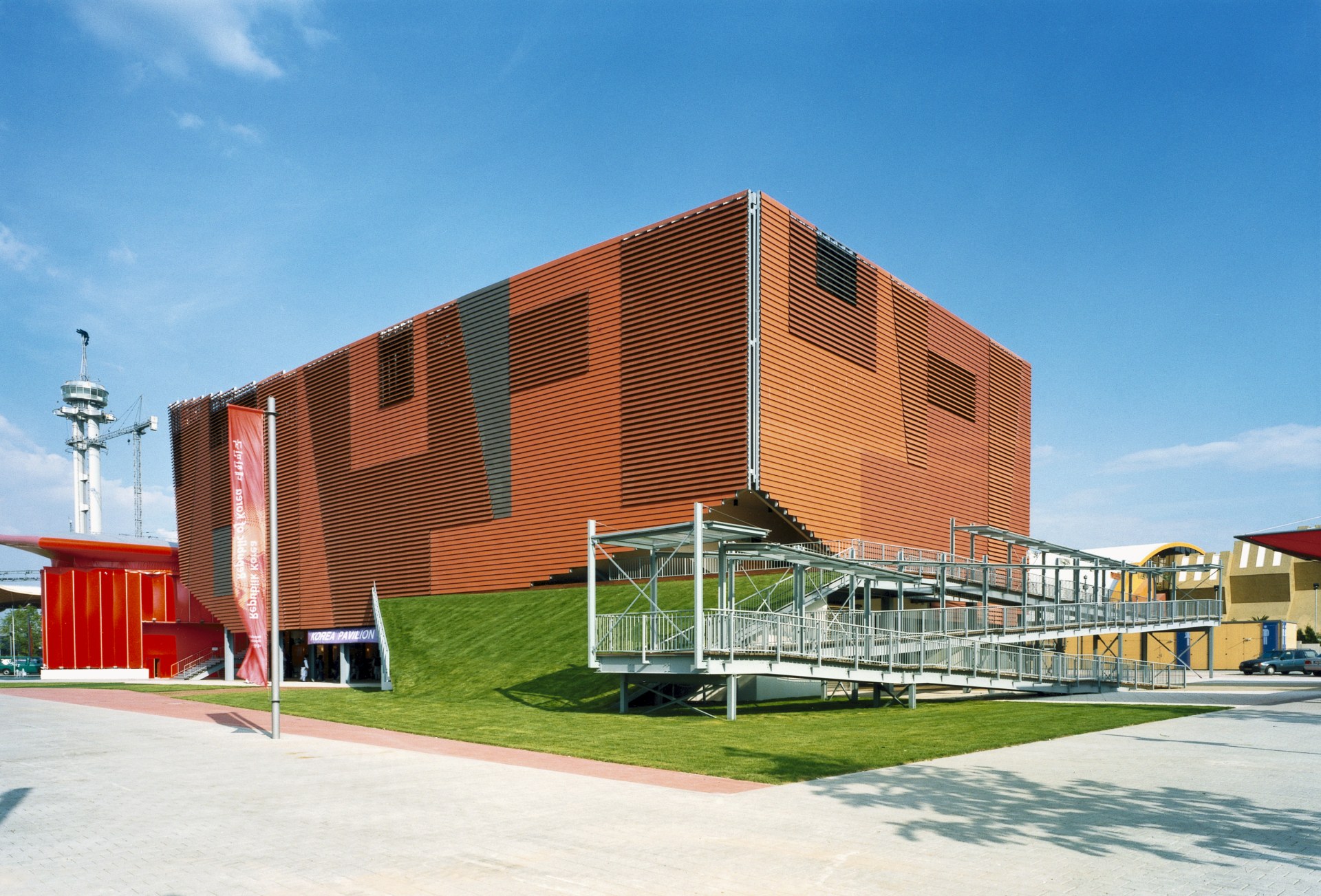Frontal view on Korean Pavilion, Takenaka constructed for EXPO 2000 in Hanover