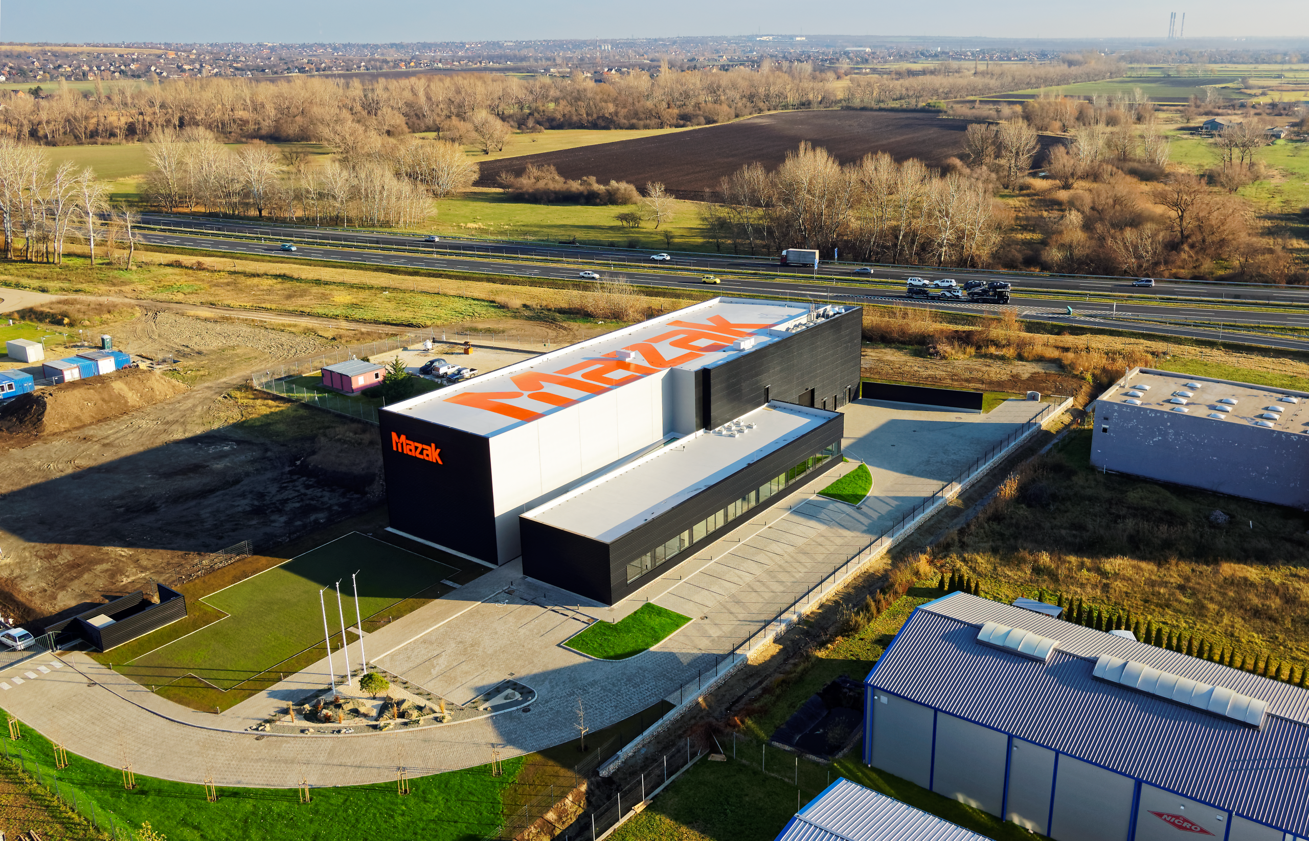 Showroom MAZAK Technology Center built by Takenaka Europe in 2015.