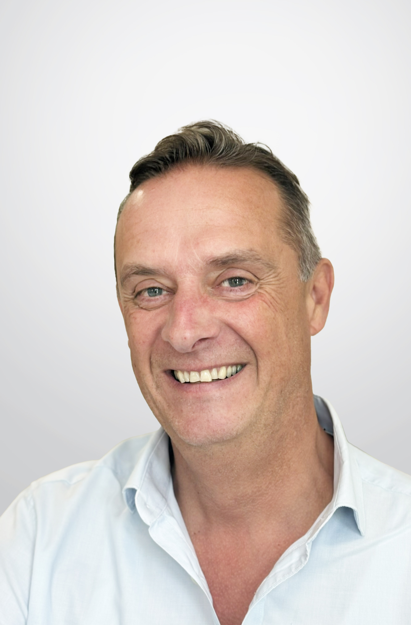 2025_TAK BE_ Stijn Minnen_Portrait_background edited_original_shorter