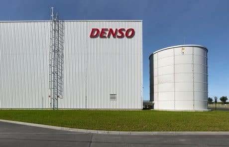 Side exterior view of the facade of the Denso factory extension in the Czech Republic