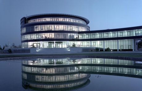 Außenansicht der Hyundaibüros des Hyundai Design Zentrums in Rüsselsheim: Technisches Zentrum Ph.1