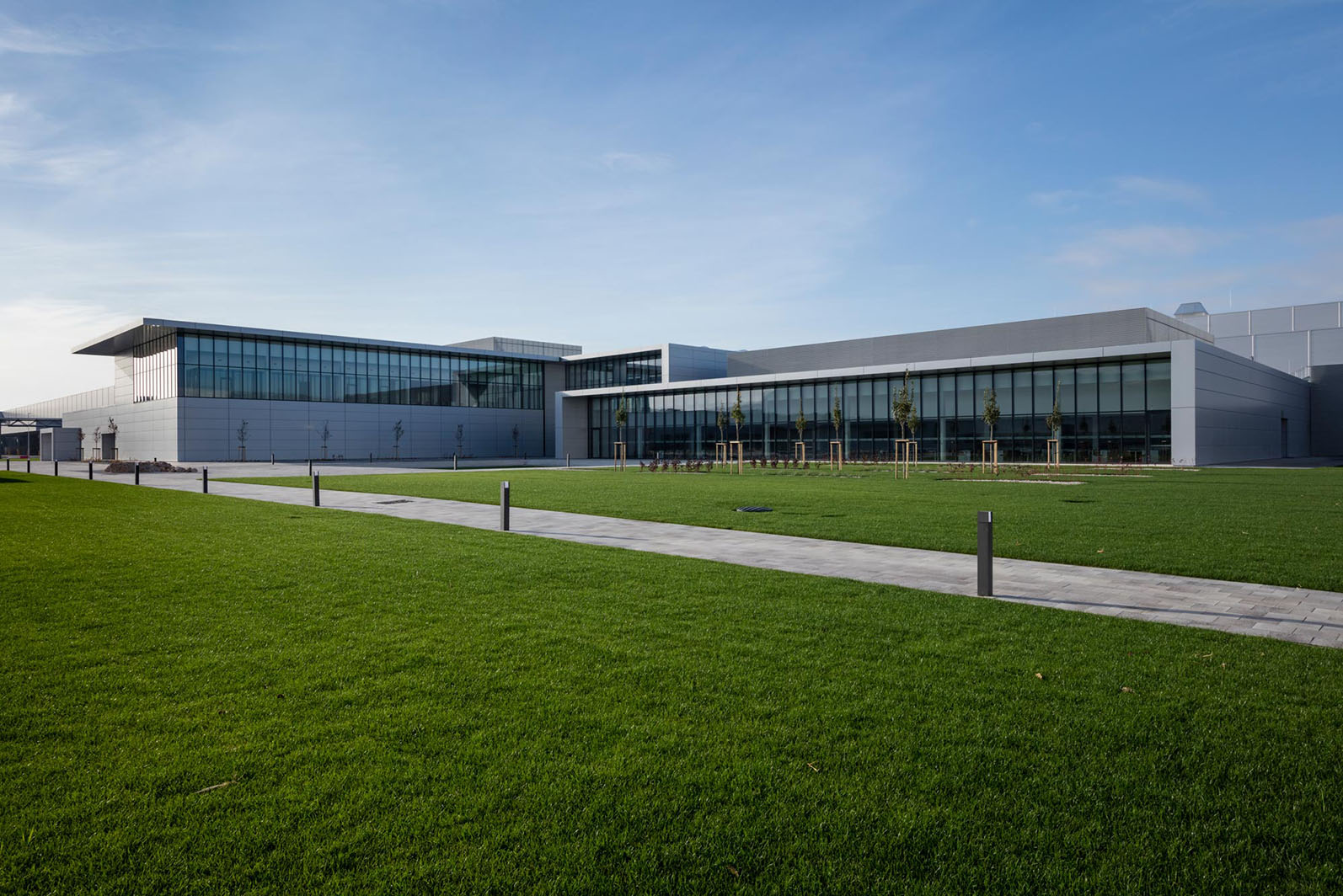General view on the Jaguar Land Rover Office in Slovakia, completed by Takenaka 2018
