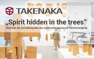 Eine Ausstellung mit dem Titel "Spirit hidden in the trees" von TAKENAKA, mit Holzmöbeln und Besuchern im Hintergrund.