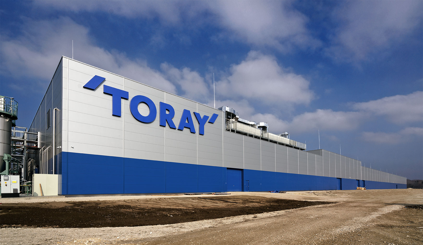 Blick auf die Toray Fabrik für Batterie-Separator-Folien in Ungarn, ein Teil von über 1500 Projekten von Takenaka